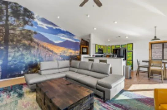 Private Backyard and Balcony Oasis - Charming Cozy Retreat