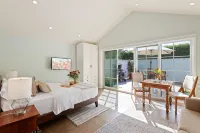 Bright and Cozy Studio Cottage with Enclosed Patio - Charming Retreat