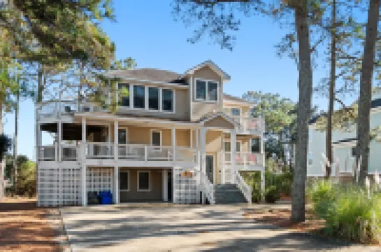 Private Pool and Rec Room - Stunning Beach Haven