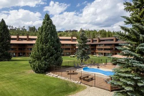 Gourmet Kitchen and Panoramic Mountain Views - Charming Spacious Retreat