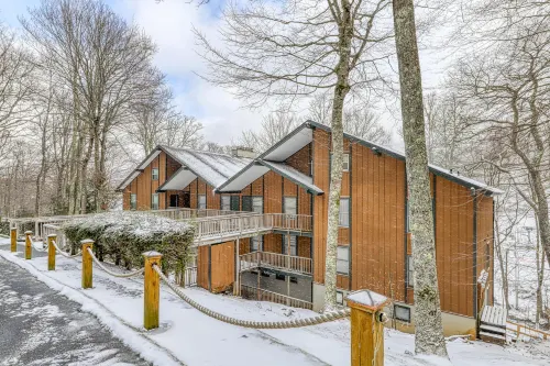 Ski-in/ski-out all-season riverfront condo with amazing views - walk to lifts Hotels in Sugar Mountain