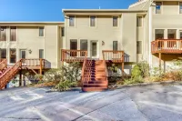 Valley-view condo w/ a large kitchen, stone-front fireplace, & private patio 로아 마운틴 호텔