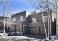 Private Hot Tub and Gourmet Kitchen - Stylish Mountain Retreat