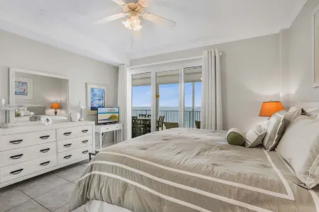 Regency Isle 711:,2 BR/2.5 BA, sleep 8, gulf-front