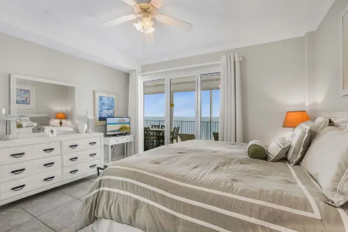 Regency Isle 711:,2 BR/2.5 BA, sleep 8, gulf-front