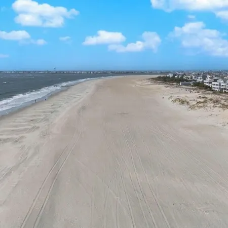 Million Dollar BeachFront 182 Five Star Great Winter Getaway! Отели в г. Си Айл Сити