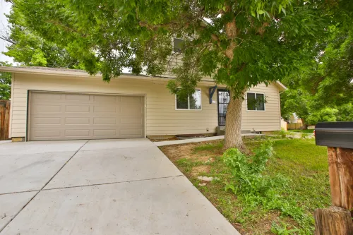 Projector, Foosball, Fenced Yard - Spacious Charming Retreat Hotels in Broomfield