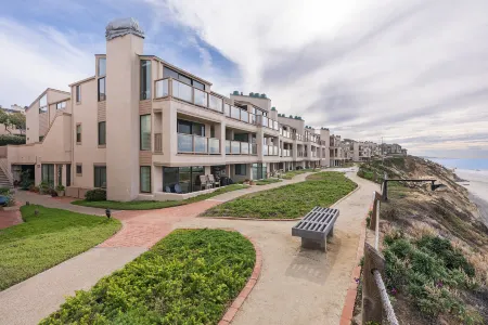 Spectacular Ocean Views and Air Conditioning - Coastal Bliss Retreat