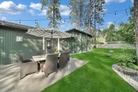 Huge Yard, Foosball, BBQ, and Cozy Vibes - Serene Spacious Haven