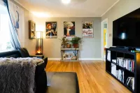 Close to Melton Lake and Vibrant Dining Options - Charming Haven Hotels in Oak Ridge