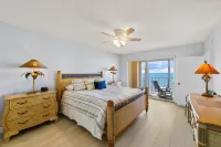 Luxury Beachfront Escape with Spacious Living - Exquisite Retreat