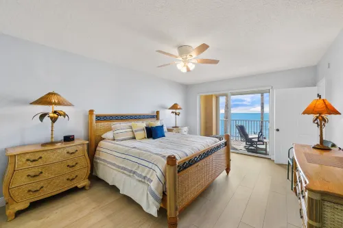 Luxury Beachfront Escape with Spacious Living - Exquisite Retreat