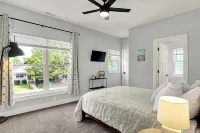 Modern & Spacious Downtown Master Suite Palace!