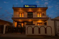 Fabexpress Awadh Inn فنادق في Manjha Kala