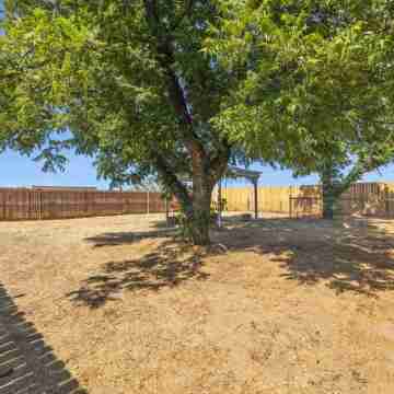3-Bedroom Countryside Home in Bakersfield, Pet Friendly & Close to Casino Hotel Exterior