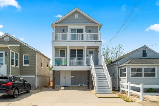 Luxury Coastal Home • Badges • Parking •