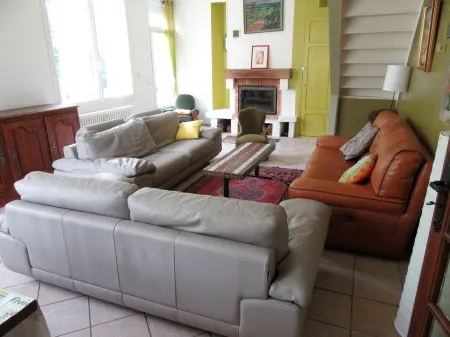 Big house in the center of Marennes Отели рядом с достопримечательностью «La Cité De L'huître»