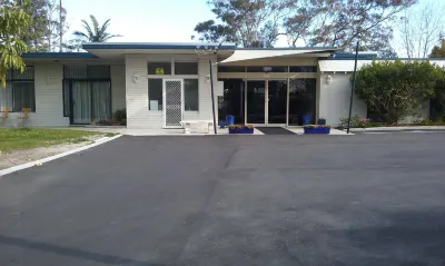 Lake Munmorah Motel Hôtels à : Caves Beach