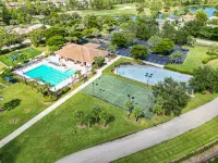 Gorgeous Stoneybrook Home with Private Pool, Lake, Golf Course, 2 King Beds!