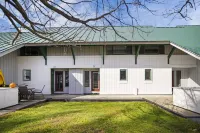 Access to Pools and Tennis Courts Near Ski Slopes - Cozy Retreat
