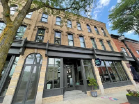 Amazing 2-Bedroom Upstairs Apartment in Alma with WiFi, AC, Cable Hotels in Alma