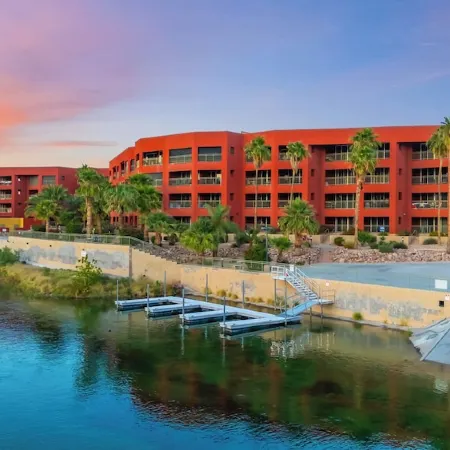 3 BDR Riverfront Resort w/pool, spa, dock & launch!