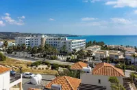 Coral Bay Villa - Sleeps 6 - Pool - Parking Hotels in Peyia