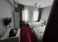 The Hılltop Hotel a 