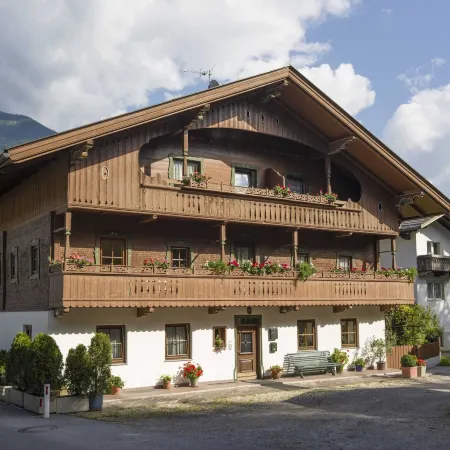 Apartment in Fügen Near Hochzillertal Skiing