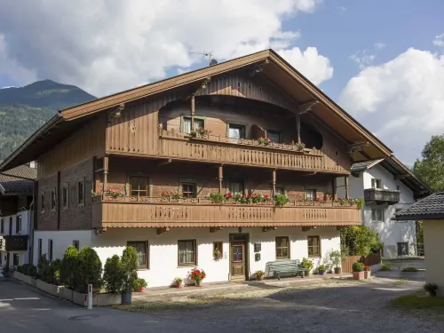 Apartment in Fügen Near Hochzillertal Skiing
