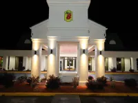 Super 8 by Wyndham Florence SC I-95 North / Hwy 76 フローレンスのホテル