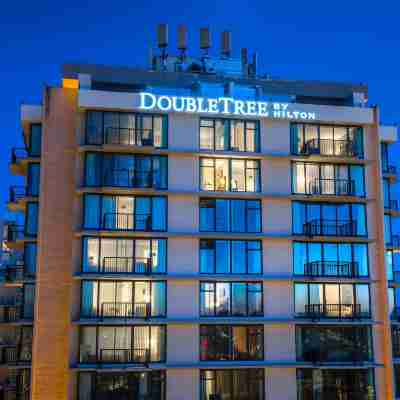 DoubleTree by Hilton Hotel & Suites Victoria Hotel Exterior