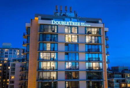 DoubleTree by Hilton Hotel & Suites Victoria Отели рядом с достопримечательностью «Крейгдаррок Касл»