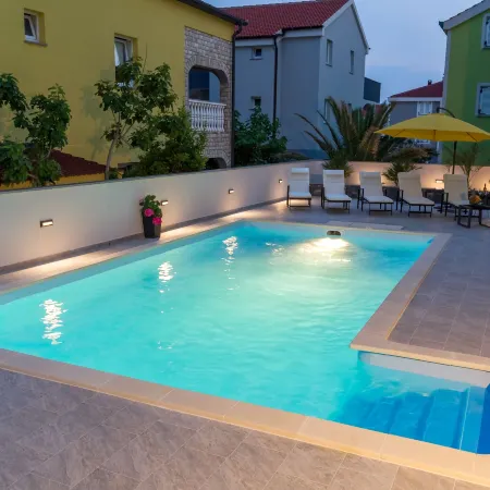 Lucky Luke Pool Apartments