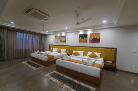 Hotel Stature Inn Отели рядом с достопримечательностью «Стейтью Оф Юнити»