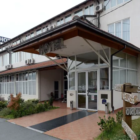 Hotel Slodes Отели рядом с достопримечательностью «Парк Кошутняк»