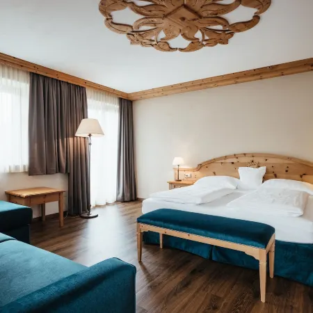 Kristallhotel Corona-Krone Hotels in Mareo
