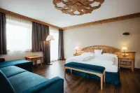 Kristallhotel Corona-Krone Hotels in Mareo
