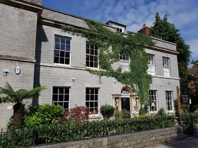 The Covenstead Hotels near The Lazy Gecko Cafe