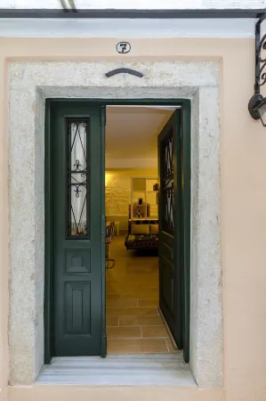 Townhall Studio Отели рядом с достопримечательностью «Нео Фрурио»