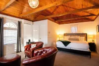 Sand Bar Cottage Inn - balcony