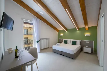 Rossy Palace Amalfi Coast Suites Отели рядом с достопримечательностью «Sorrento Peninsula»