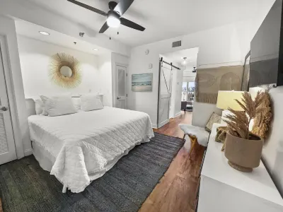 Sea la VIE 1 Bedroom Condo by RedAwning فنادق في روزماري بيتش