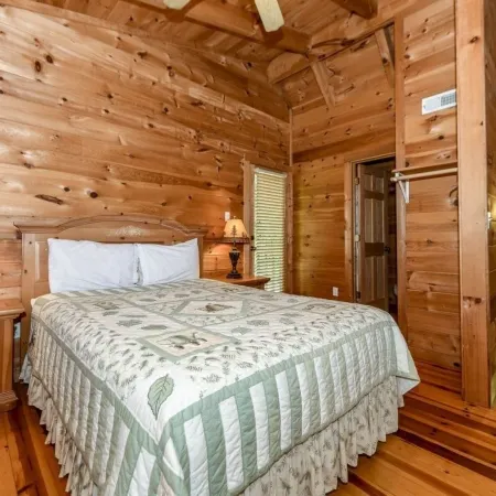 Creekside 2 Bedroom Cabin by RedAwning
