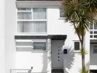 Cystanog Fach - Spectacular Sea Views, Balcony and Terrace, Parking Hotels in Saundersfoot
