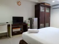 Best Deal Studio Apartment at High Point Serviced Wonocolo otelleri
