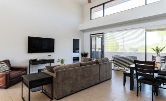 Ivory II by AvantStay Gorgeous Spacious Home w Views Close to Old Town