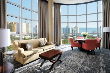 Sheraton Myrtle Beach Отели рядом с достопримечательностью «Сиборд Коммонс»