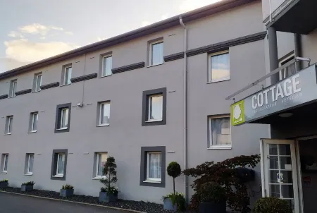 Cottage Logis Hôtel - Restaurant Отели рядом с достопримечательностью «Университет Люксембурга»