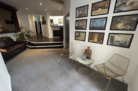 Crows Hotel Отели рядом с достопримечательностью «Hyning Monastery»